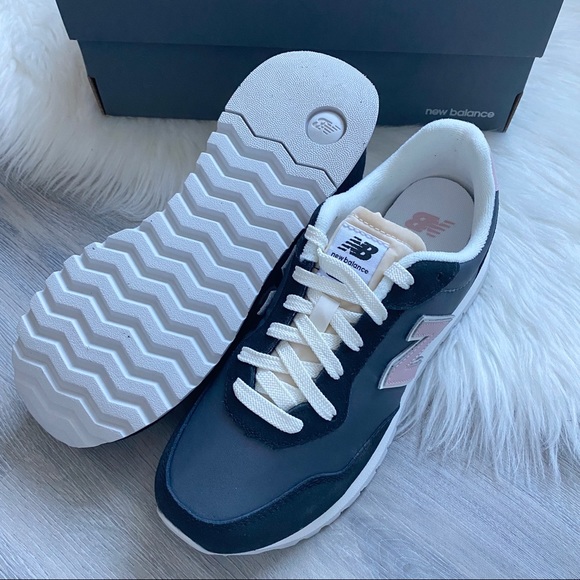 NWT New Balance 527 Women’s Shoes - Picture 3 of 9